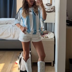 Credit: <a href="https://www.instagram.com/oliviabuzaglo/" target="_blank">@oliviabuzaglo</a>